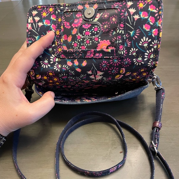 Vera Bradley VBU RFID Compact Crossbody Handbag Purse in Blue Chambray - Picture 3 of 9